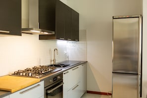 Apartamento conforto | Cozinha privada | Geladeira grande, fogão, lava-louças, chaleira elétrica
