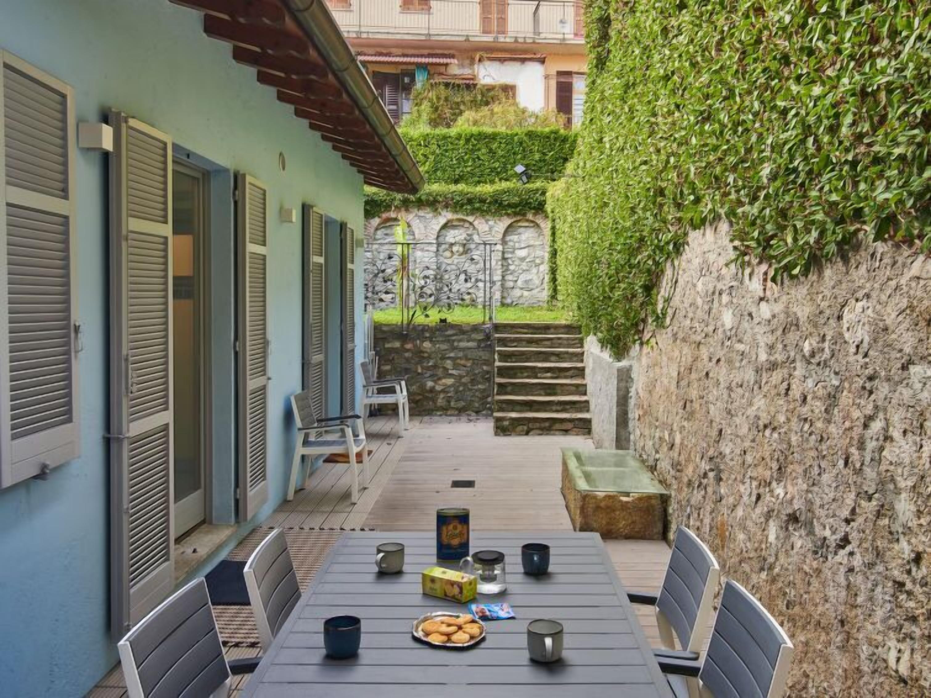 屋外ダイニングエリア