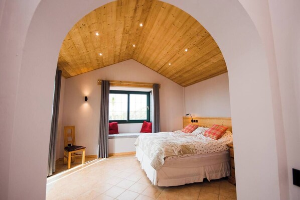 4 habitaciones, escritorio, tabla de planchar con plancha y wifi gratis