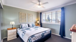 3 bedrooms, iron/ironing board, free WiFi - Starfish at Anna Bay - 4 Fishermans Bay Road (Anna Bay)