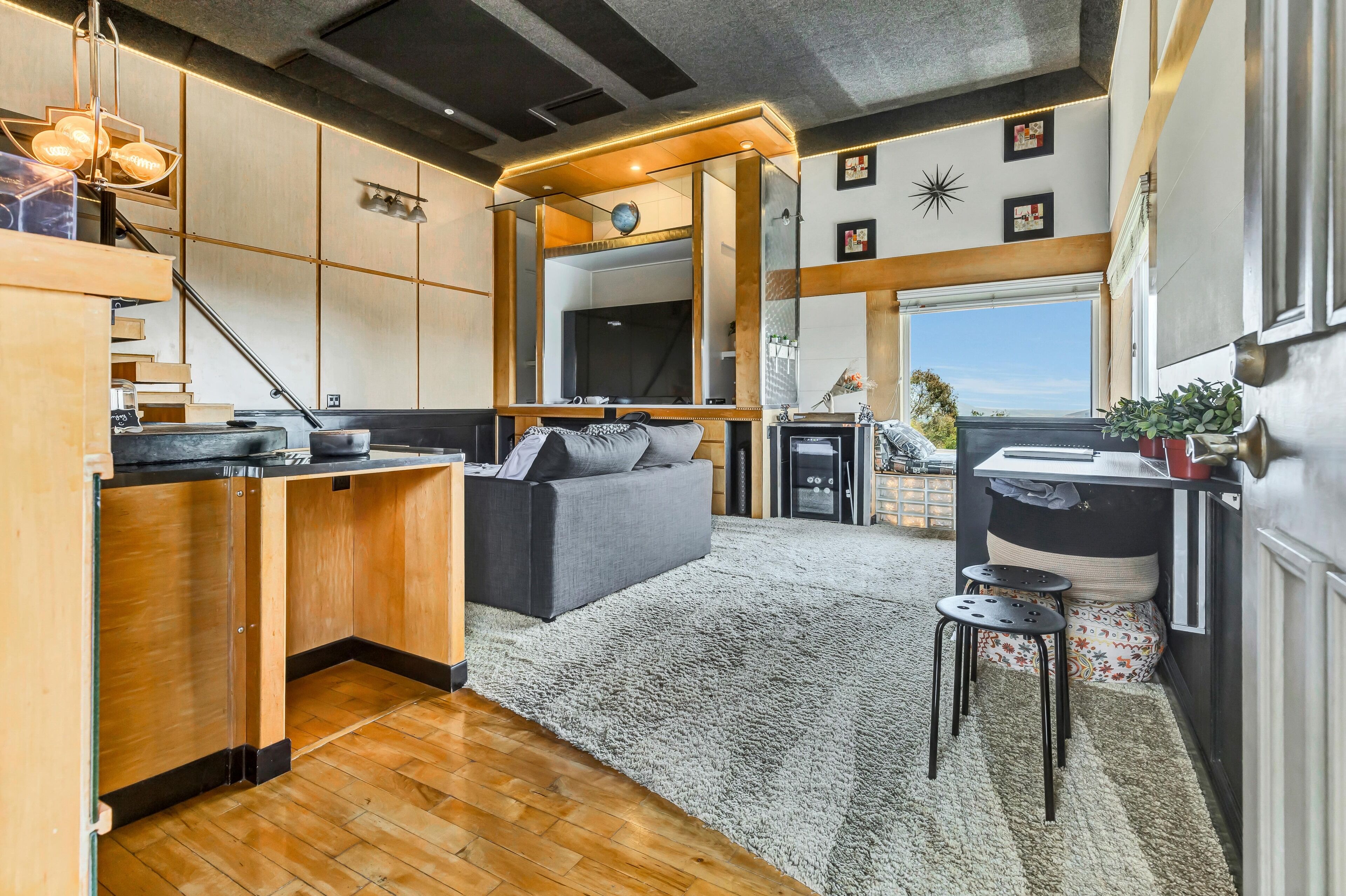 Mountain Top Getaway loft