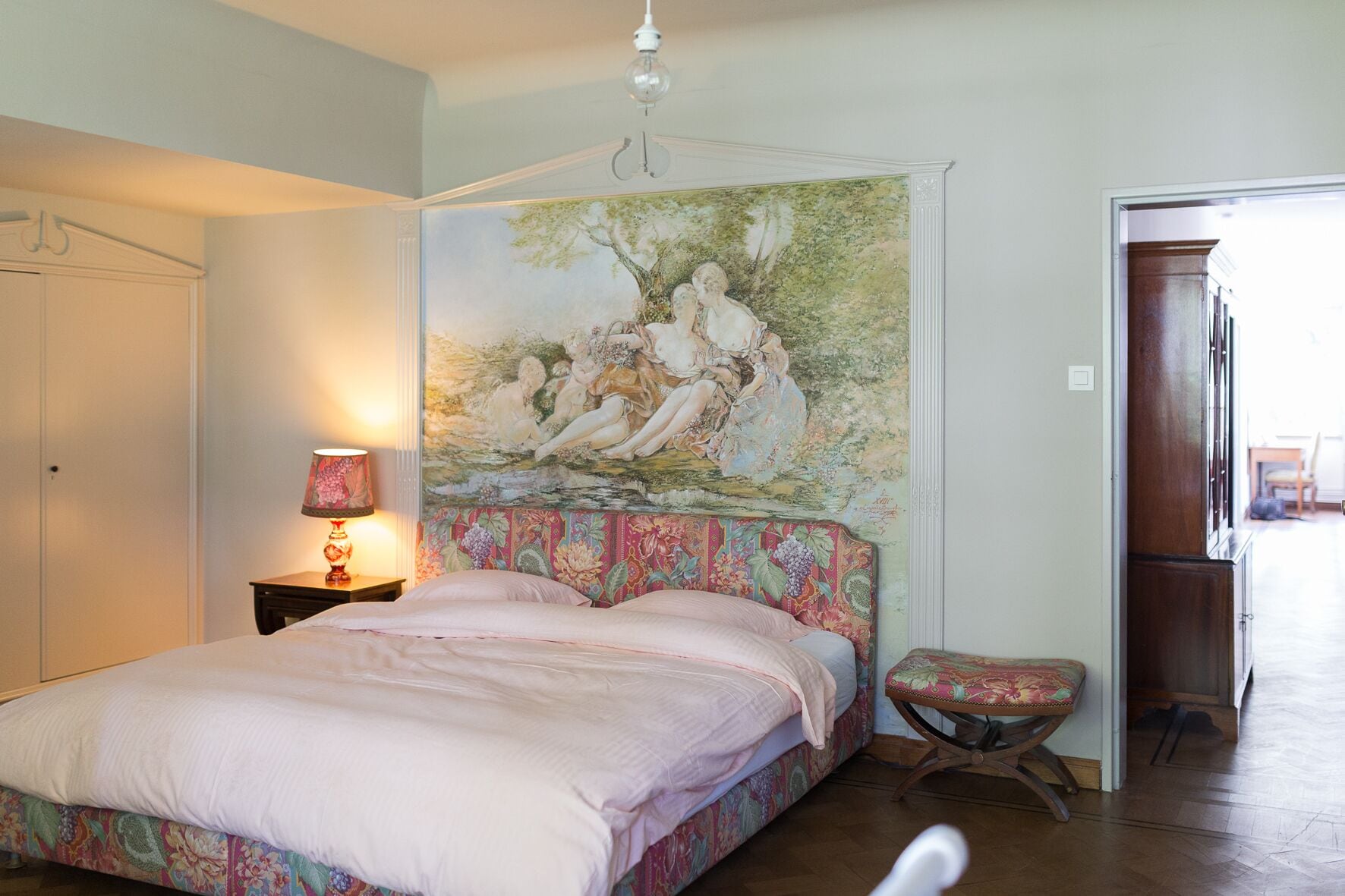 7 bedrooms, premium bedding, desk, free WiFi