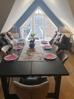 Deluxe-lejlighed - 4 soveværelser | Spisning på værelset