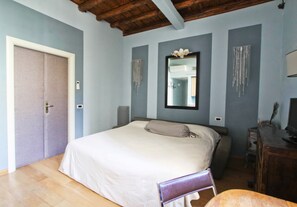 1 habitación, wifi y ropa de cama