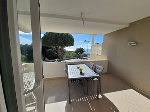 Outdoor dining - ALBUFEIRA BEACH 20 METRES AWAY (Albufeira)