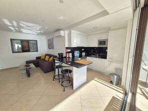 Fridge, microwave, oven, stovetop - ALBUFEIRA BEACH 20 METRES AWAY (Albufeira)