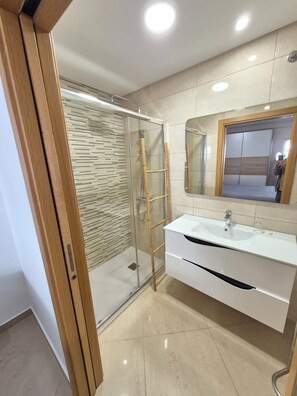 Hair dryer, towels, soap - ALBUFEIRA BEACH 20 METRES AWAY (Albufeira)