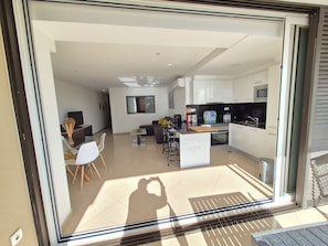 Fridge, microwave, oven, stovetop - ALBUFEIRA BEACH 20 METRES AWAY (Albufeira)