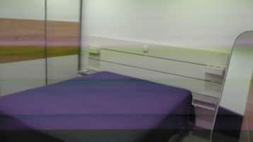 2 bedrooms, iron/ironing board, WiFi