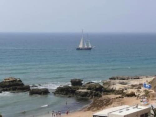 ALBUFEIRA BEACH 20 METRES AWAY