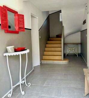 Interior - Well equipped Family villa for 10 - 3' walk from Pors Carn beach - BBQ - Garden (Penmarc'h)