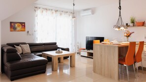 Căn hộ (19A/14) | Khu phòng khách | TV màn hình phẳng 