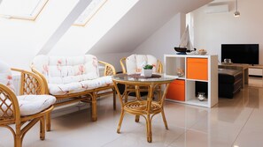 Căn hộ (19A/14) | Khu phòng khách | TV màn hình phẳng 