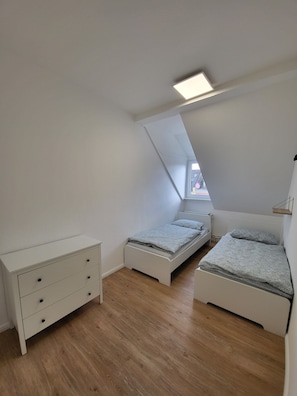 2 slaapkamers, reisbedje, wifi, beddengoed