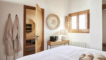 Habitación Grand | Ropa de cama de alta calidad, colchones viscoelásticos, escritorio