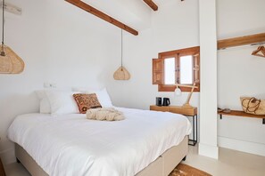 Comfort Room | Premium bedding, memory foam beds, desk, soundproofing - Finca las Calmas (Salar)