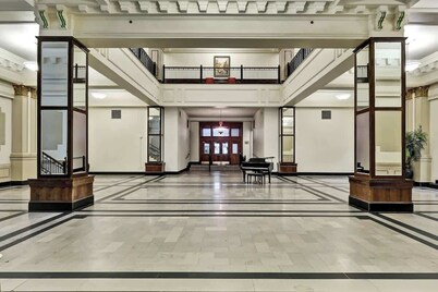 King Bed in Historic Building Downtown