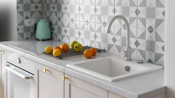 Deluxe Apartment | Private kitchen | Fridge, oven, stovetop, dishwasher