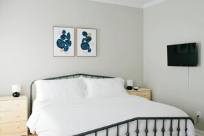 1 bedroom, memory-foam beds, iron/ironing board, free WiFi
