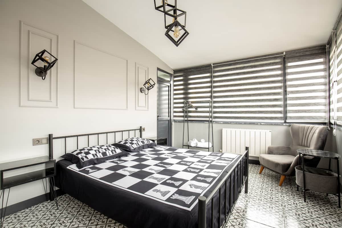 Elite Penthouse | 2 bedrooms, Egyptian cotton sheets, premium bedding, desk