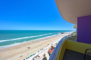Accommodatie ligt op het strand, strandlakens