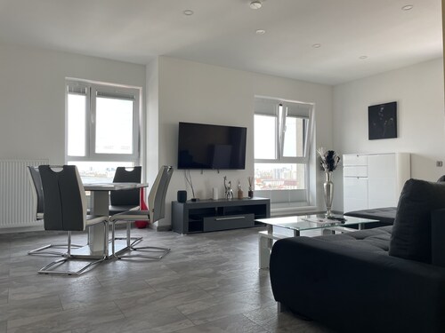 Marvelous 4 Room Penthouse Rooftop Terrace W14+W15