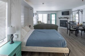 Iron/ironing board, free WiFi, bed sheets - Bayfield Studio | Lake Superior Views (Bayfield)