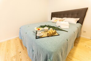 4 室のベッドルーム、アイロン / アイロン台、WiFi (無料)、ベッドシーツ