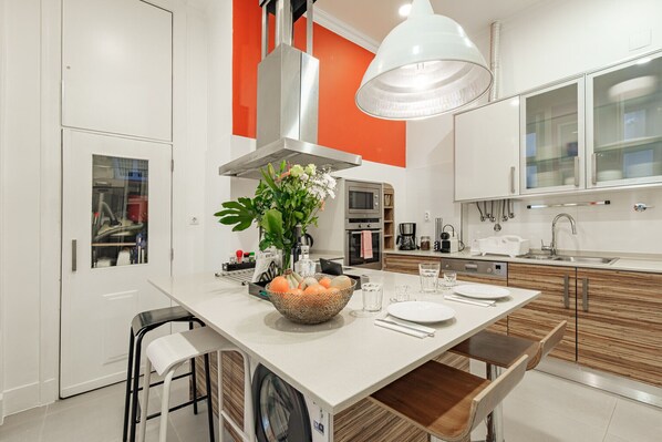 Køleskab, mikrobølgeovn, ovn, opvaskemaskine