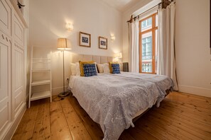 2 quartos, ferros/tábuas de passar roupa, Wi-Fi de cortesia