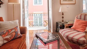 Living area - Central 2BR/2BA Apartment Balcony Elevator in Baixa (Lisboa ciudad)
