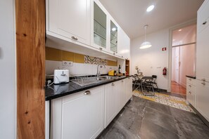 Køleskab, mikrobølgeovn, ovn, opvaskemaskine