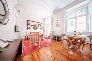 TV - Central Modern Classic Apartment in Baixa 107 (Lisboa ciudad)