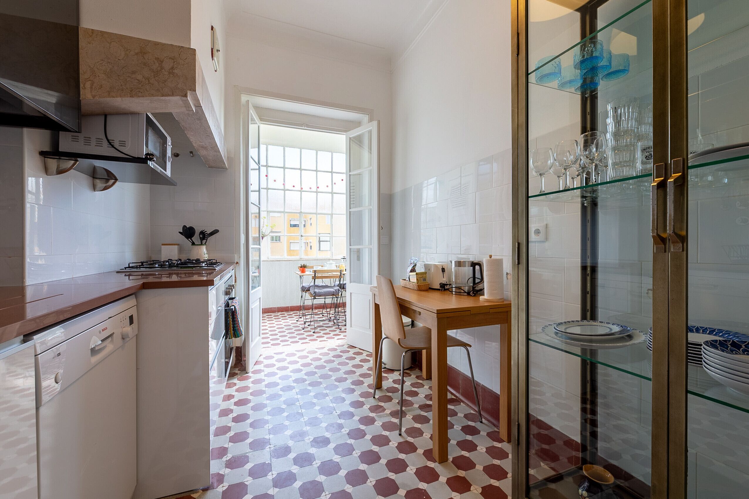 Kühlschrank, Mikrowelle, Ofen, Geschirrspüler