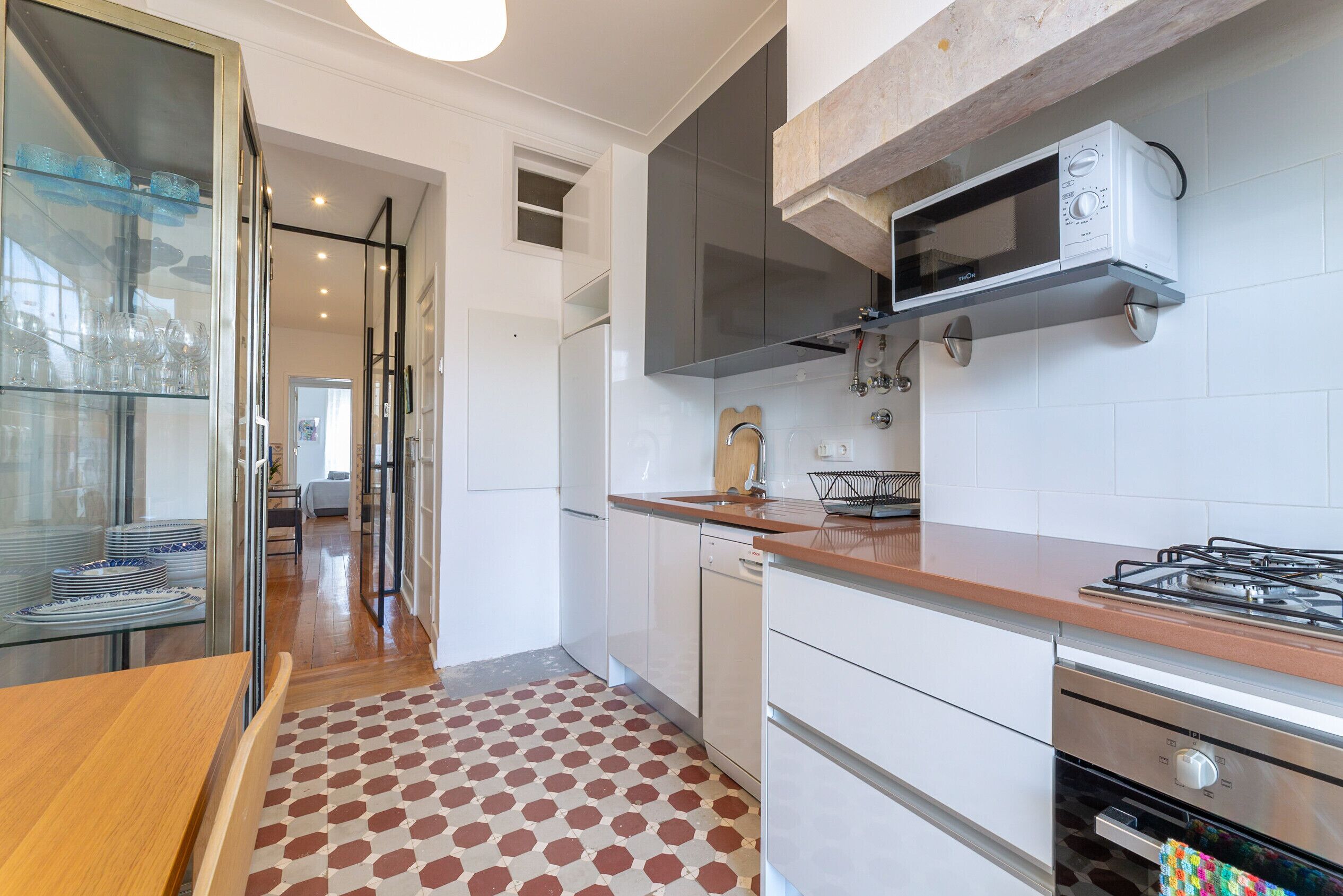 Kühlschrank, Mikrowelle, Ofen, Geschirrspüler