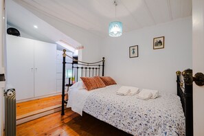 2 slaapkamers, een strijkplank/strijkijzer, gratis wifi, beddengoed