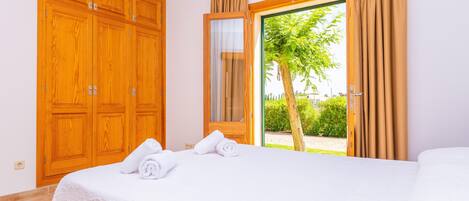 4 habitaciones, tabla de planchar con plancha y wifi gratis