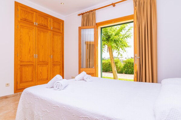 4 habitaciones, tabla de planchar con plancha y wifi gratis