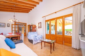 TV, DVD player, stereo - ES MUSSOL - Villa with private pool in SA POBLA. Free WiFi (Sa Pobla)