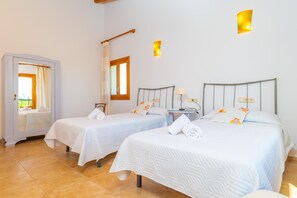 4 Schlafzimmer, Bügeleisen/Bügelbrett, kostenloses WLAN, Bettwäsche