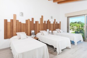 4 Schlafzimmer, Bügeleisen/Bügelbrett, kostenloses WLAN, Bettwäsche