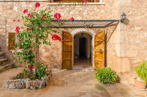 ES FIGUERAL - Villa with private pool in Campos. Free WiFi