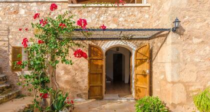 ES FIGUERAL - Villa with private pool in Campos. Free WiFi