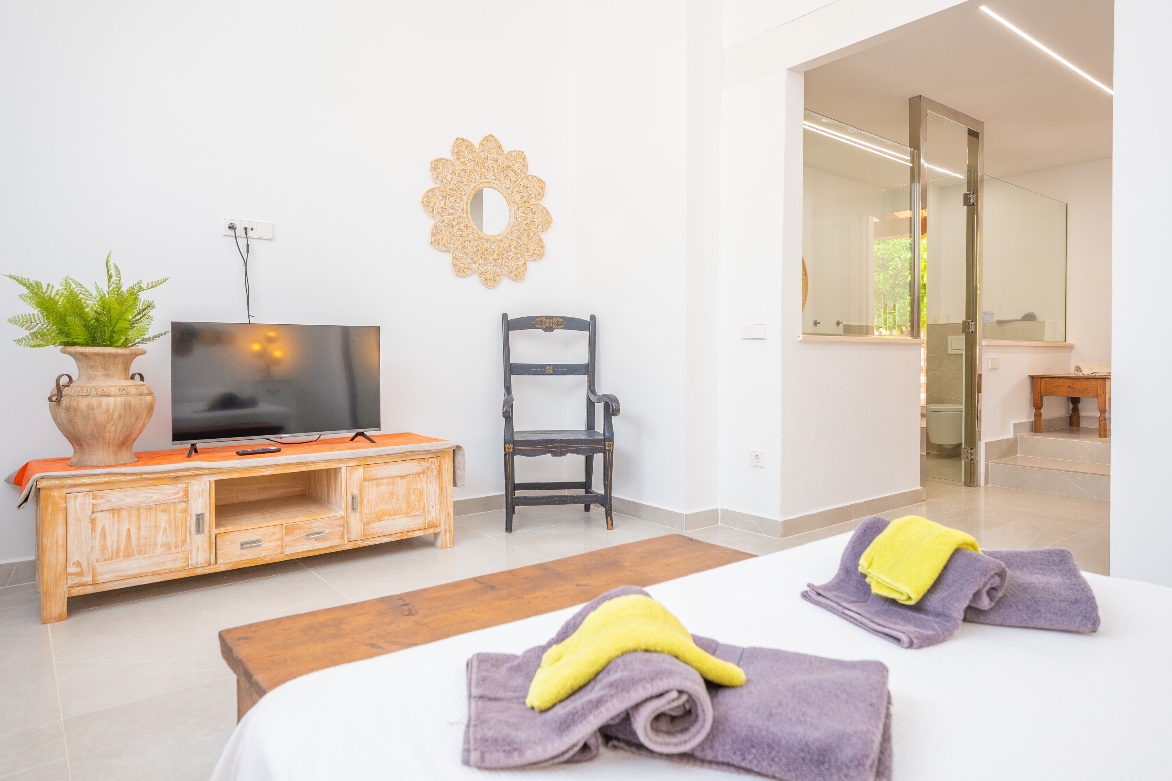 5 habitaciones, tabla de planchar con plancha y wifi gratis 