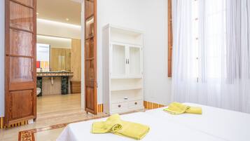 5 slaapkamers, een strijkplank/strijkijzer, gratis wifi, beddengoed