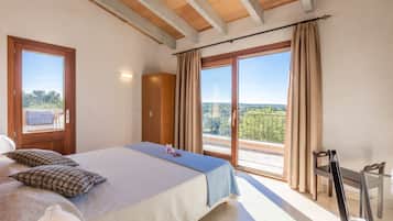 5 slaapkamers, een strijkplank/strijkijzer, gratis wifi, beddengoed