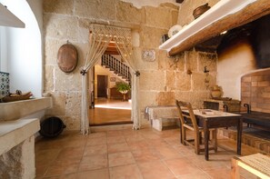 Interior - CAS CONCO - Traditional Majorcan house with private pool and luxuriant garden. Free WiFi (Felanitx)