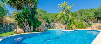CAS CONCO - Traditional Majorcan house with private pool and luxuriant garden. Free WiFi