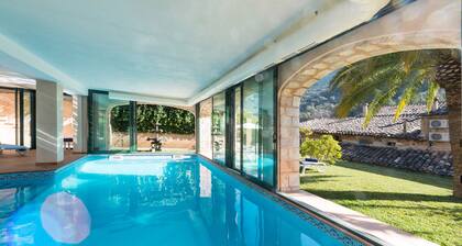 CIRCE - Stunning townhouse with an indoors heated pool in the mountains. Free WiFi