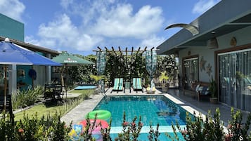 Outdoor pool, free pool cabanas, pool loungers